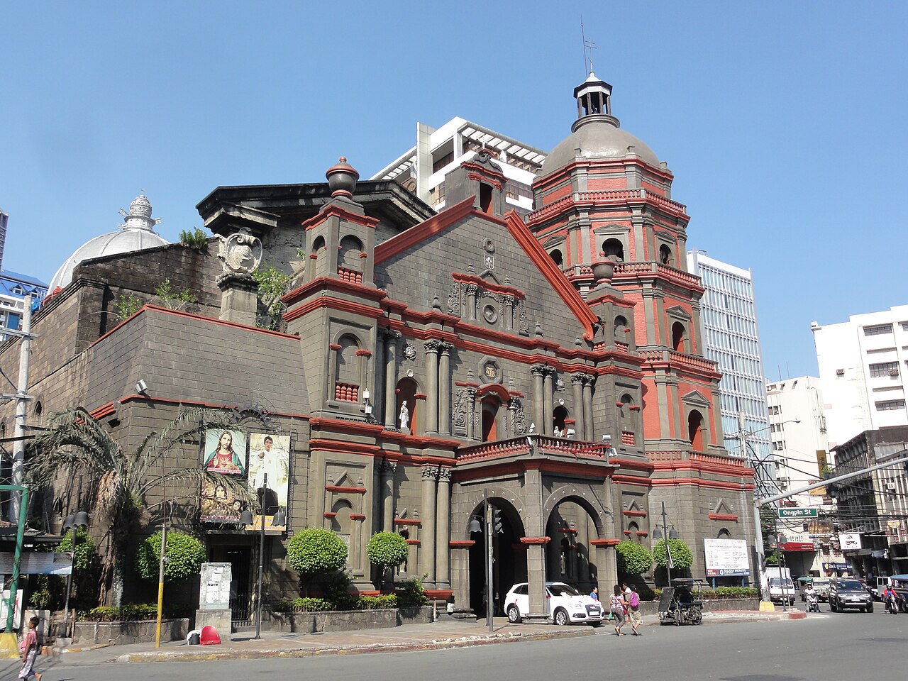 Binondo Church at Plaza San Lorenzo Ruiz