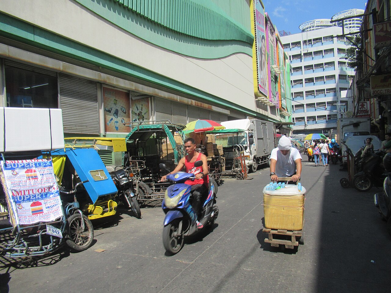 Abalang kalye sa Divisoria at Binondo district